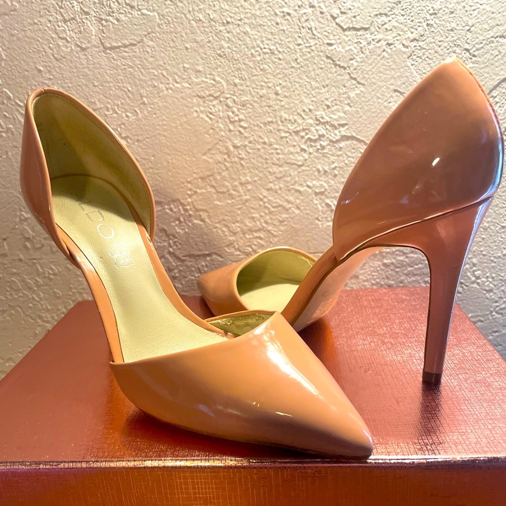 Aldo. Size 7 Pointy Patent leather Stiletto high heels/pumps. Pink/Blush